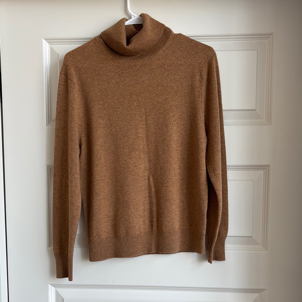 NEW 100% cashmere camel color Turtleneck Sweater Uniqlo